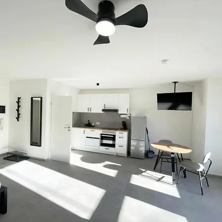 Easyone Apartment *