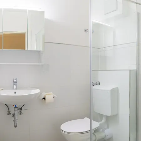 Easyone Apartment *